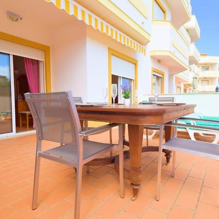 Private Large Terrace Facing The Swimming Pool Apartment Guia  Exterior photo