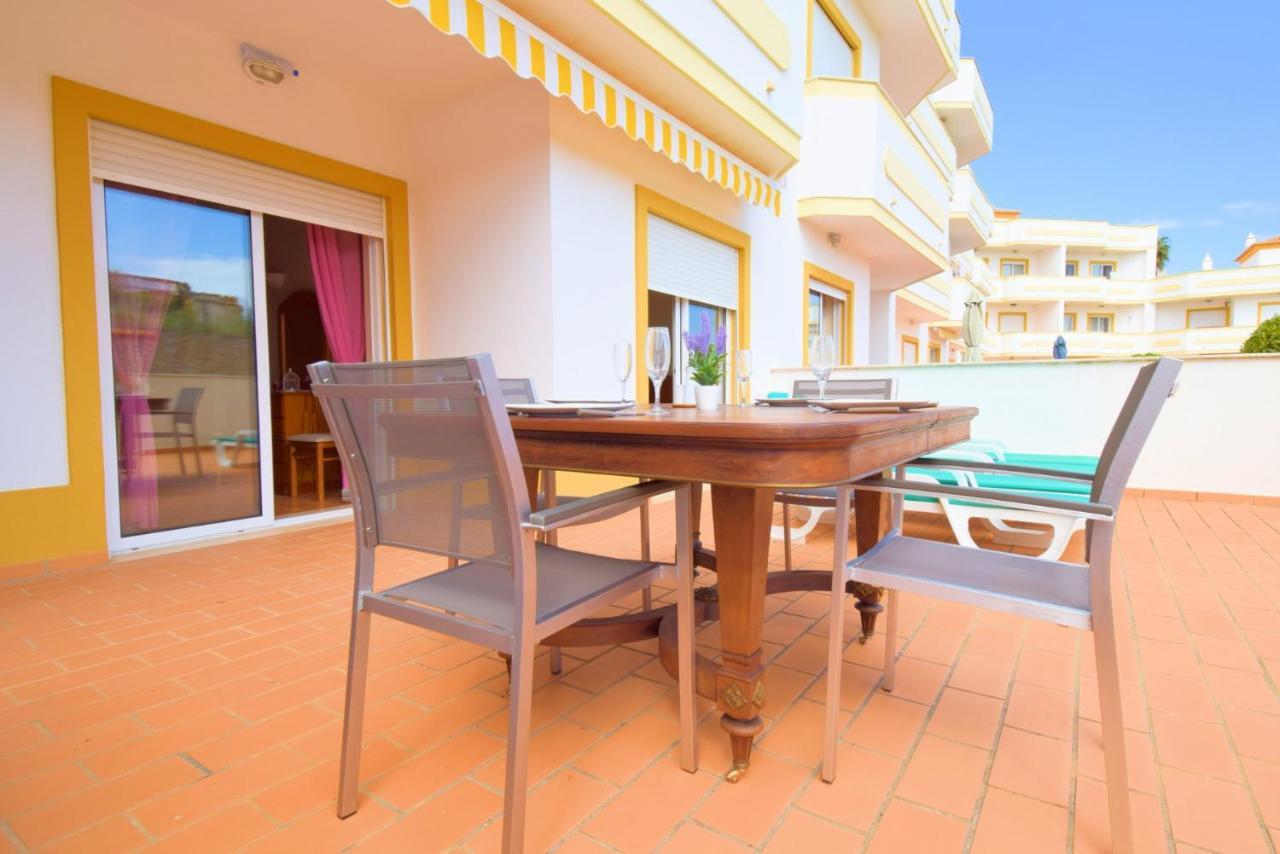 Private Large Terrace Facing The Swimming Pool Apartment Guia  Exterior photo