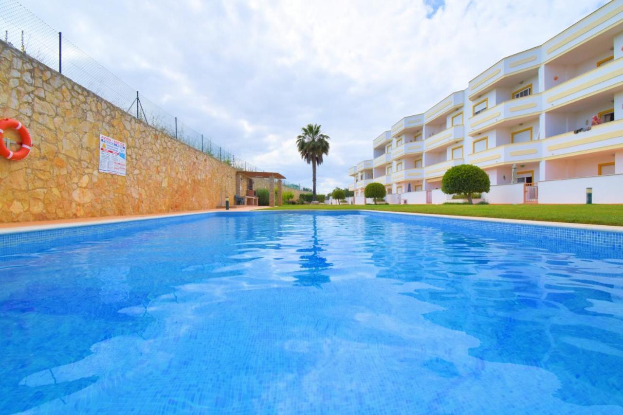 Private Large Terrace Facing The Swimming Pool Apartment Guia  Exterior photo
